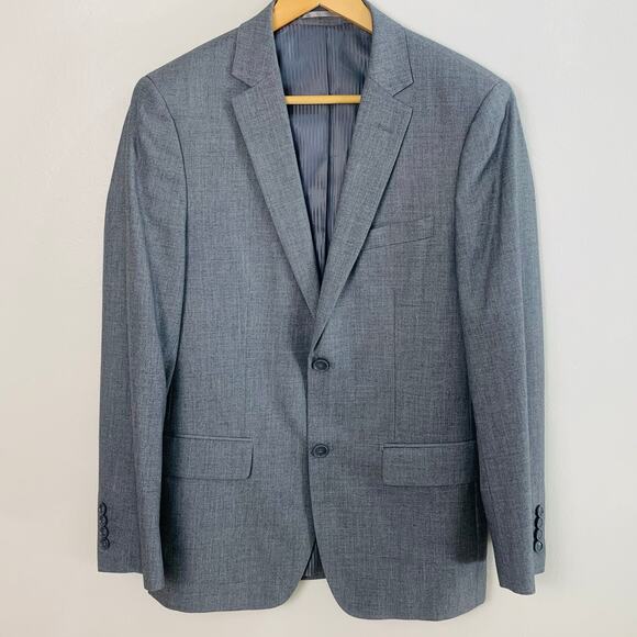 Elegant Men's Gray Suit - Picture 2 of 14